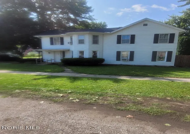 1st image of 20405 Locust St, Weston, OH 43569 | MLS# 10012355
