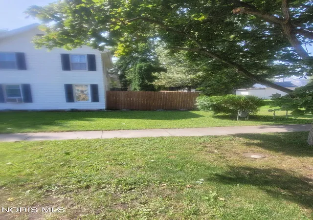 Photo 2 of Single family home for sale at 20405 Locust St, Weston, OH 43569 | MLS# 10012355 | Listing updated on 2026-09-22