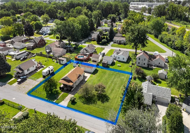 Photo 2 of Single family home for sale at 834 Gibson Dr, Toledo, OH 43612 | MLS# 10012372 | Listing updated on 2026-09-20