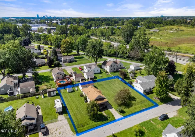 Photo 3 of Single family home for sale at 834 Gibson Dr, Toledo, OH 43612 | MLS# 10012372 | Listing updated on 2026-09-20