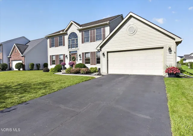 Photo 2 of Single family home for sale at 25095 Belmont Ct, Perrysburg, OH 43551 | MLS# 10012389 | Listing updated on 2026-09-14