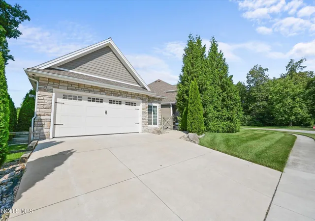 Photo 4 of Single family home for sale at 5965 Snowlight Ct, Sylvania, OH 43560 | MLS# 10012366 | Listing updated on 2026-10-27