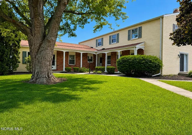 Condo for sale at 160 Quail Rd #18, Perrysburg, OH 43551 | MLS# 10012413