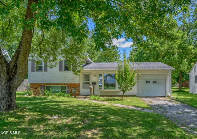 Photo 1 of Sale Pending at 123 Clinton St, Walbridge, OH 43465 | MLS# 10012404 | Listing updated on 2026-09-26