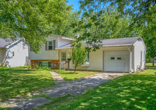 Photo 2 of Sale Pending at 123 Clinton St, Walbridge, OH 43465 | MLS# 10012404 | Listing updated on 2026-09-26