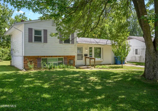 Photo 3 of Sale Pending at 123 Clinton St, Walbridge, OH 43465 | MLS# 10012404 | Listing updated on 2026-09-26