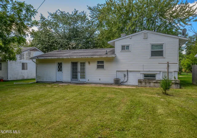 Photo 4 of Sale Pending at 123 Clinton St, Walbridge, OH 43465 | MLS# 10012404 | Listing updated on 2026-09-26