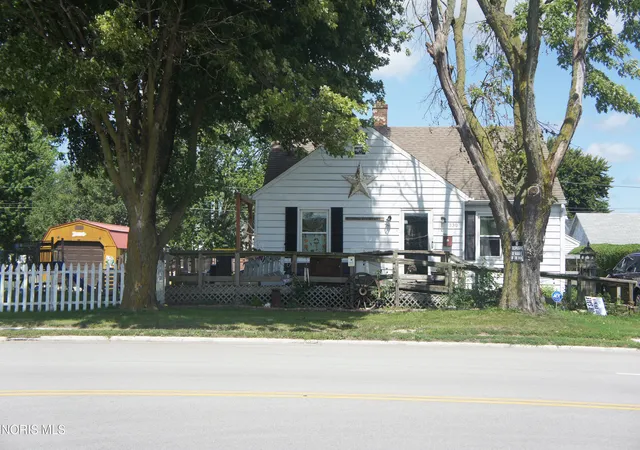 Photo 1 of Single family home for sale at 330 W Lytle St, Fostoria, OH 44830 | MLS# 10012391 | Listing updated on 2026-09-01