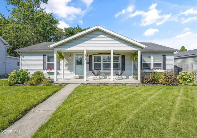Single family home for sale at 409 Ford St, Maumee, OH 43537 | MLS# 10012739