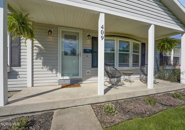 Photo 2 of Sale Pending at 409 Ford St, Maumee, OH 43537 | MLS# 10012739 | Listing updated on 2026-10-02