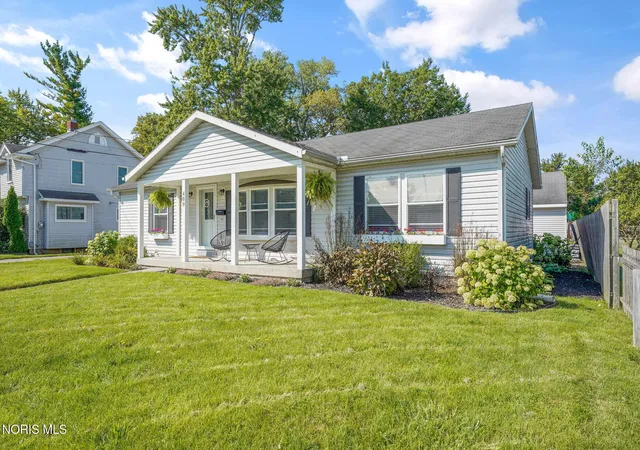Photo 3 of Sale Pending at 409 Ford St, Maumee, OH 43537 | MLS# 10012739 | Listing updated on 2026-10-02