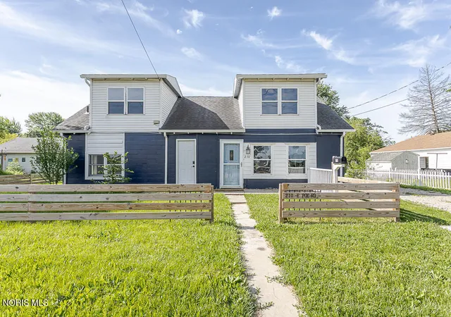 Photo 1 of Single family home for sale at 210 E Poe Rd, Bowling Green, OH 43402 | MLS# 10012418 | Listing updated on 2026-09-21