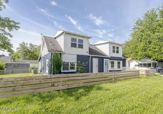 Photo 2 of Single family home for sale at 210 E Poe Rd, Bowling Green, OH 43402 | MLS# 10012418 | Listing updated on 2026-09-21