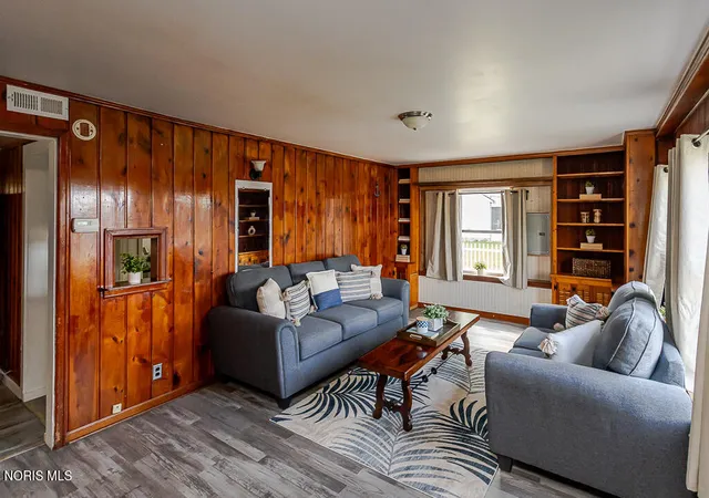 Photo 3 of Single family home for sale at 210 E Poe Rd, Bowling Green, OH 43402 | MLS# 10012418 | Listing updated on 2026-09-28