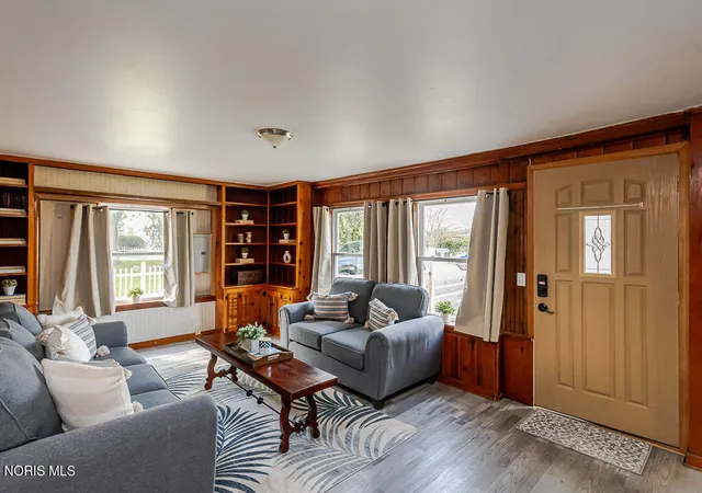 Photo 4 of Single family home for sale at 210 E Poe Rd, Bowling Green, OH 43402 | MLS# 10012418 | Listing updated on 2026-09-28
