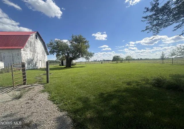 Photo 3 of Sale Pending at 11317 Roachton Rd, Perrysburg, OH 43551 | MLS# 10012409 | Listing updated on 2026-08-31