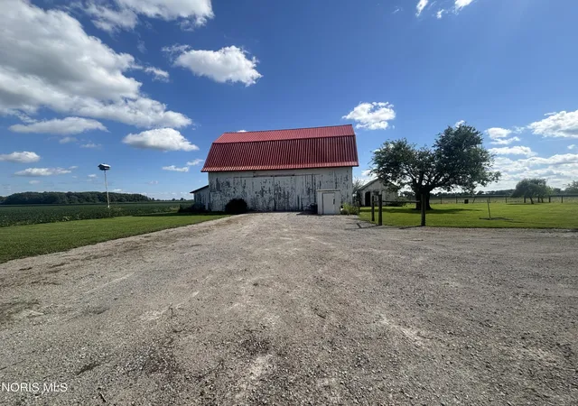 Photo 3 of Sale Pending at 11317 Roachton Rd, Perrysburg, OH 43551 | MLS# 10012409 | Listing updated on 2026-08-31