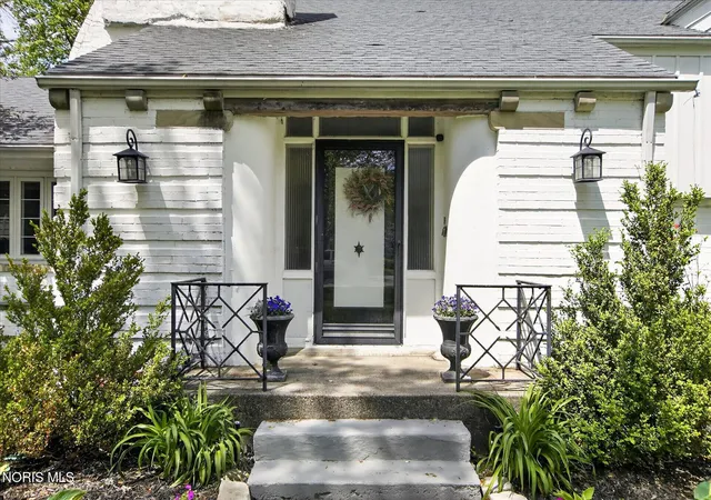 Photo 2 of Single family home for sale at 3700 W Bancroft St, Ottawa Hills, OH 43606 | MLS# 10012426 | Listing updated on 2026-08-25