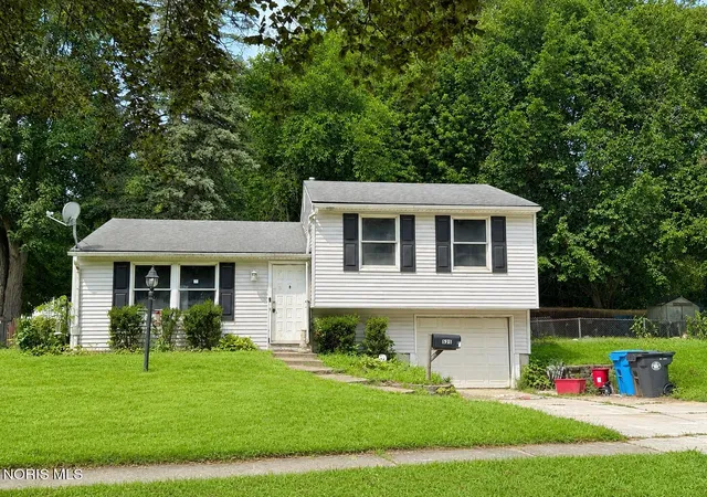 Photo 1 of Single family home for sale at 525 Heathshire Dr, Toledo, OH 43607 | MLS# 10012415 | Listing updated on 2026-08-27