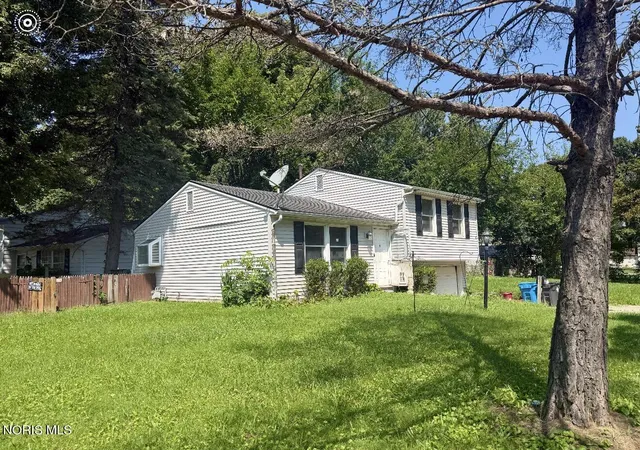 Photo 2 of Single family home for sale at 525 Heathshire Dr, Toledo, OH 43607 | MLS# 10012415 | Listing updated on 2026-08-27