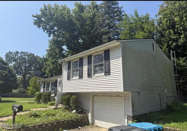 Photo 3 of Single family home for sale at 525 Heathshire Dr, Toledo, OH 43607 | MLS# 10012415 | Listing updated on 2026-08-27