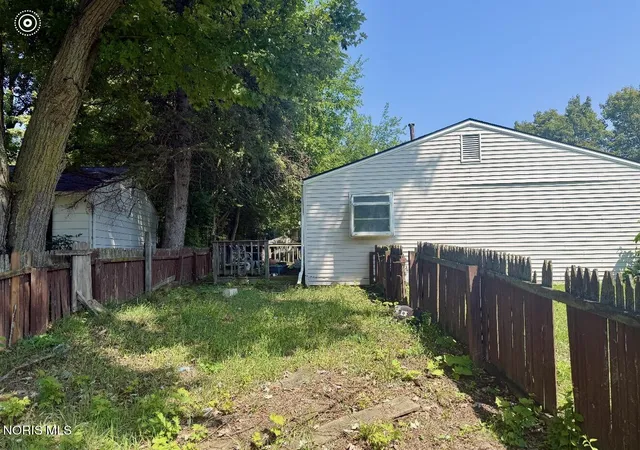 Photo 3 of Single family home for sale at 525 Heathshire Dr, Toledo, OH 43607 | MLS# 10012415 | Listing updated on 2026-10-03