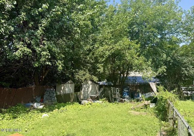 Photo 4 of Single family home for sale at 525 Heathshire Dr, Toledo, OH 43607 | MLS# 10012415 | Listing updated on 2026-10-03