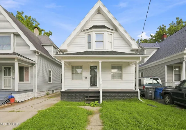 Photo 3 of Single family home for sale at 1129 Mason St, Toledo, OH 43605 | MLS# 10012411 | Listing updated on 2026-09-24
