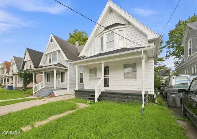 Photo 3 of Single family home for sale at 1129 Mason St, Toledo, OH 43605 | MLS# 10012411 | Listing updated on 2026-09-24