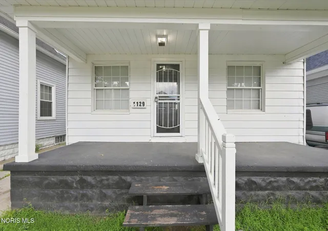 Photo 4 of Single family home for sale at 1129 Mason St, Toledo, OH 43605 | MLS# 10012411 | Listing updated on 2026-09-24