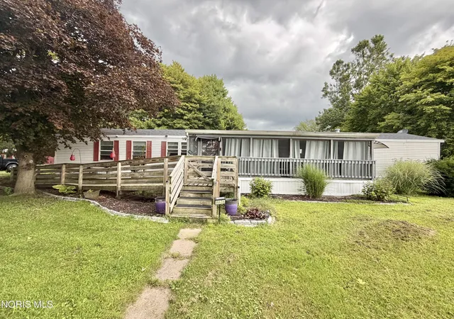 Photo 2 of Sale Pending at 8626 Yawberg Rd, Whitehouse, OH 43571 | MLS# 10012440 | Listing updated on 2026-09-16