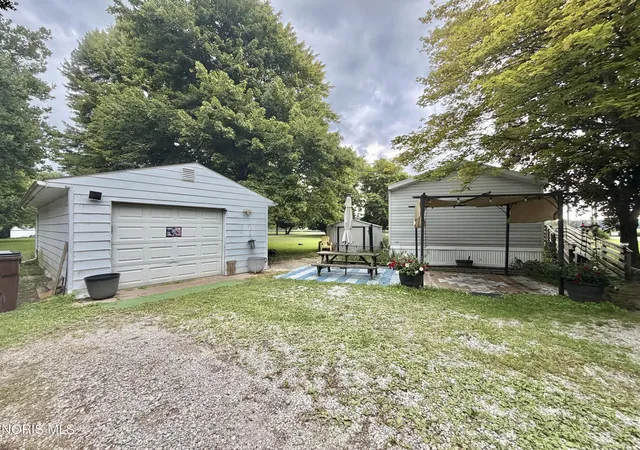 Photo 3 of Sale Pending at 8626 Yawberg Rd, Whitehouse, OH 43571 | MLS# 10012440 | Listing updated on 2026-09-16
