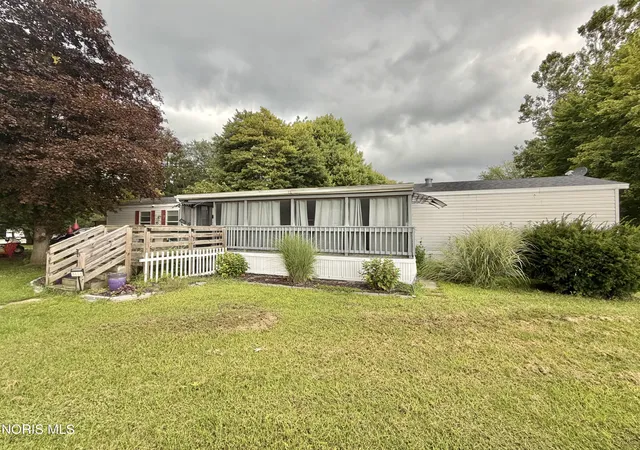 Photo 3 of Sale Pending at 8626 Yawberg Rd, Whitehouse, OH 43571 | MLS# 10012440 | Listing updated on 2026-09-16