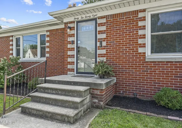 Photo 3 of Single family home for sale at 3228 Rocksberry Ave, Toledo, OH 43614 | MLS# 10012458 | Listing updated on 2026-09-04