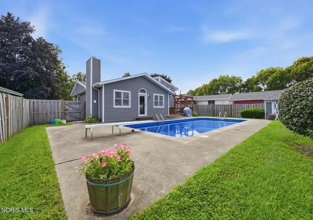 Photo 3 of Single family home for sale at 5326 Grosse Point Pkwy, Toledo, OH 43611 | MLS# 10012428 | Listing updated on 2026-08-31
