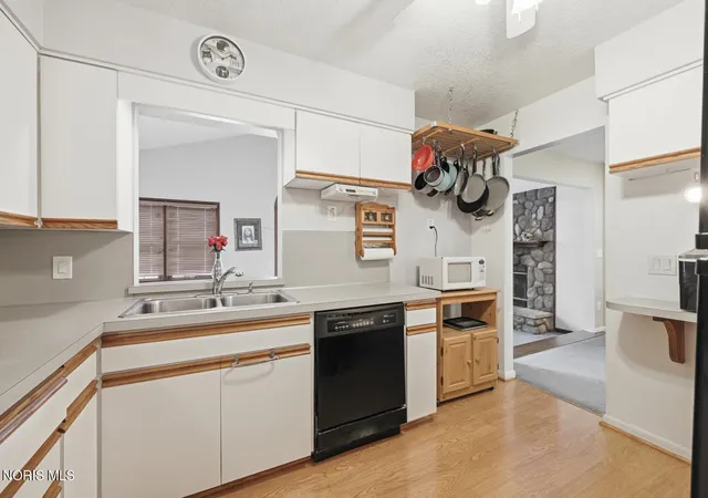 Photo 4 of Single family home for sale at 5326 Grosse Point Pkwy, Toledo, OH 43611 | MLS# 10012428 | Listing updated on 2026-08-31