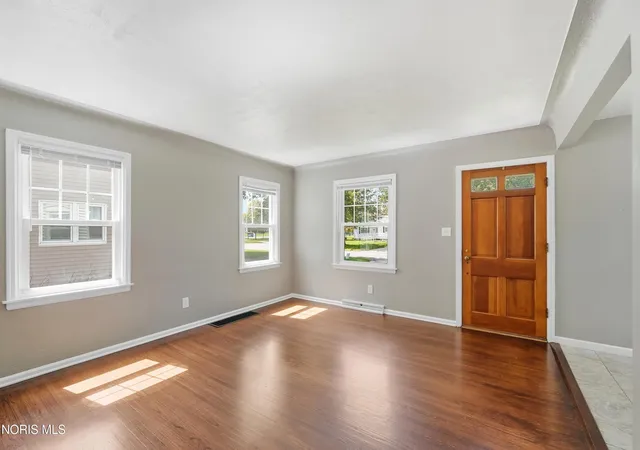 Photo 4 of Sale Pending at 1751 Heatherdowns Blvd, Toledo, OH 43614 | MLS# 10012500 | Listing updated on 2026-09-23