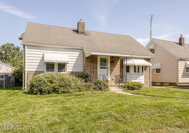 Photo 2 of Sale Pending at 3108 Ravenwood Blvd, Toledo, OH 43614 | MLS# 10012451 | Listing updated on 2026-09-09