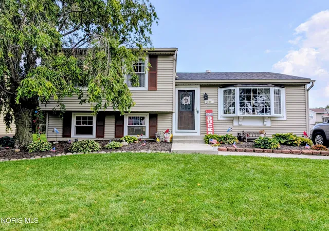Photo 1 of Single family home for sale at 220 Ember Dr, Oregon, OH 43616 | MLS# 10012520 | Listing updated on 2026-09-01
