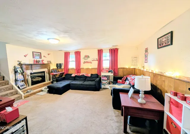 Photo 3 of Single family home for sale at 220 Ember Dr, Oregon, OH 43616 | MLS# 10012520 | Listing updated on 2026-09-24