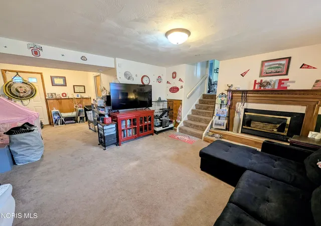 Photo 4 of Single family home for sale at 220 Ember Dr, Oregon, OH 43616 | MLS# 10012520 | Listing updated on 2026-09-24