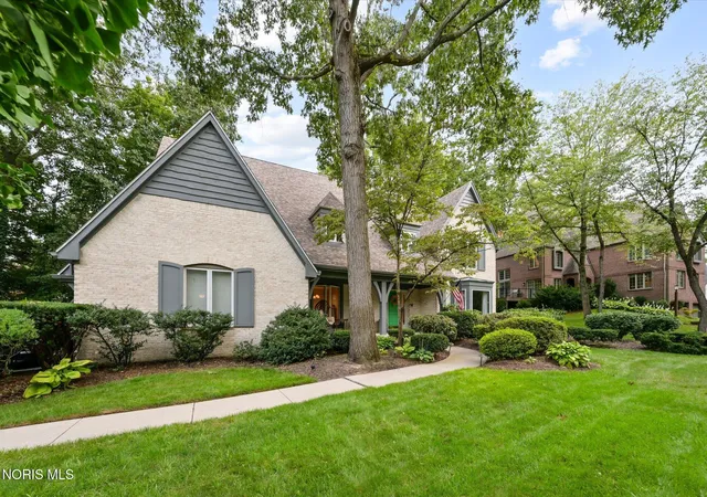 Photo 2 of Single family home for sale at 4723 High Oaks Blvd, Toledo, OH 43623 | MLS# 10012459 | Listing updated on 2026-09-12