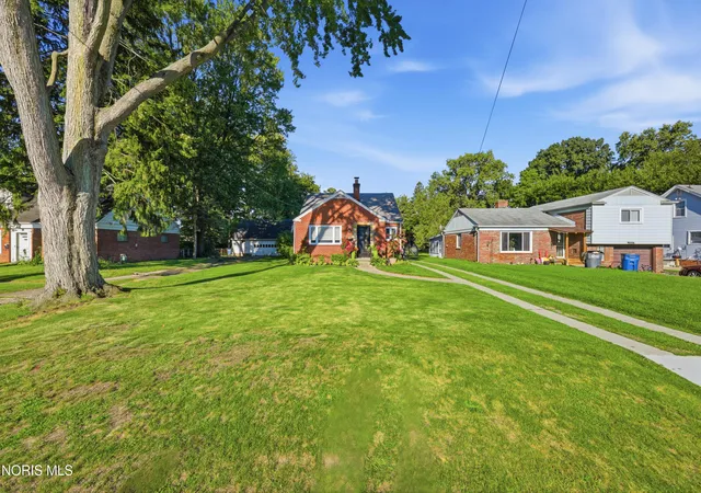 Photo 2 of Single family home for sale at 4203 Willis Blvd, Toledo, OH 43623 | MLS# 10012664 | Listing updated on 2026-09-04