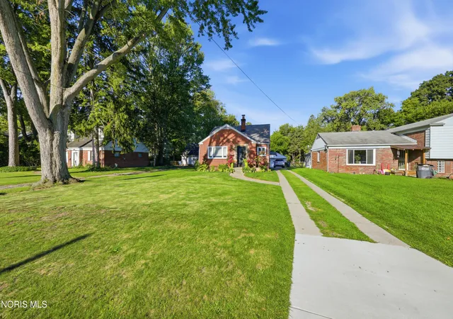 Photo 3 of Single family home for sale at 4203 Willis Blvd, Toledo, OH 43623 | MLS# 10012664 | Listing updated on 2026-09-04