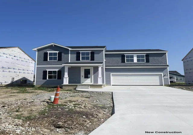 Single family home for sale at 924 Creekside Ln, Bowling Green, OH 43402 | MLS# 10012452