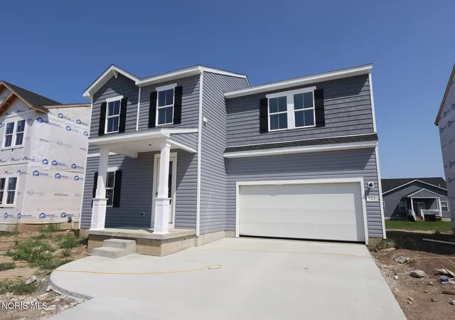Photo 3 of Single family home for sale at 924 Creekside Ln, Bowling Green, OH 43402 | MLS# 10012452 | Listing updated on 2026-09-21