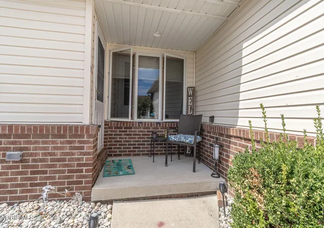 Listing Photo 5 - Condo for sale in building located at 4322 Townhouse Dr, Oregon, OH 43616 - Unit # C