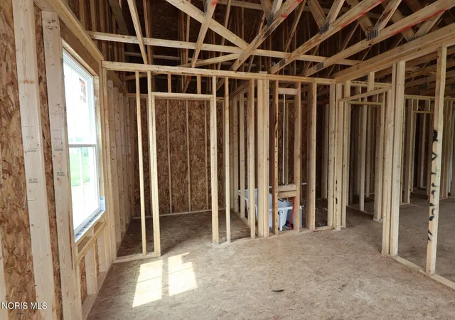 Photo 4 of Single family home for sale at 2140 Ellen Dr, Holland, OH 43528 | MLS# 10012456 | Listing updated on 2026-09-08