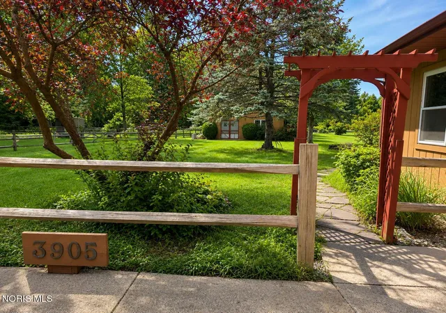 Photo 2 of Sale Pending at 3905 County Road 2, Swanton, OH 43558 | MLS# 10012463 | Listing updated on 2026-09-17