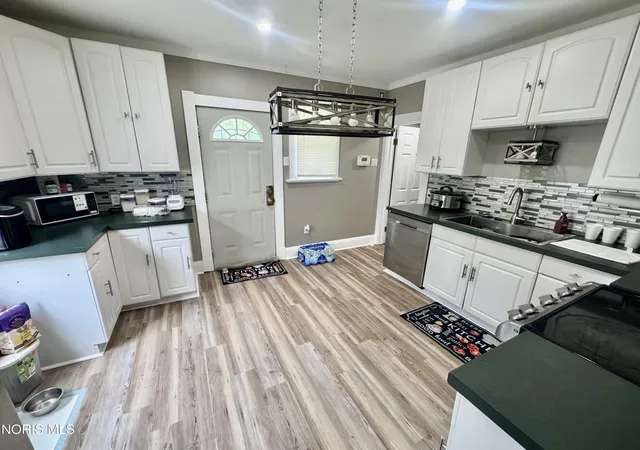 Photo 3 of Single family home for sale at 427 E Weber St, Toledo, OH 43608 | MLS# 10012515 | Listing updated on 2026-08-26